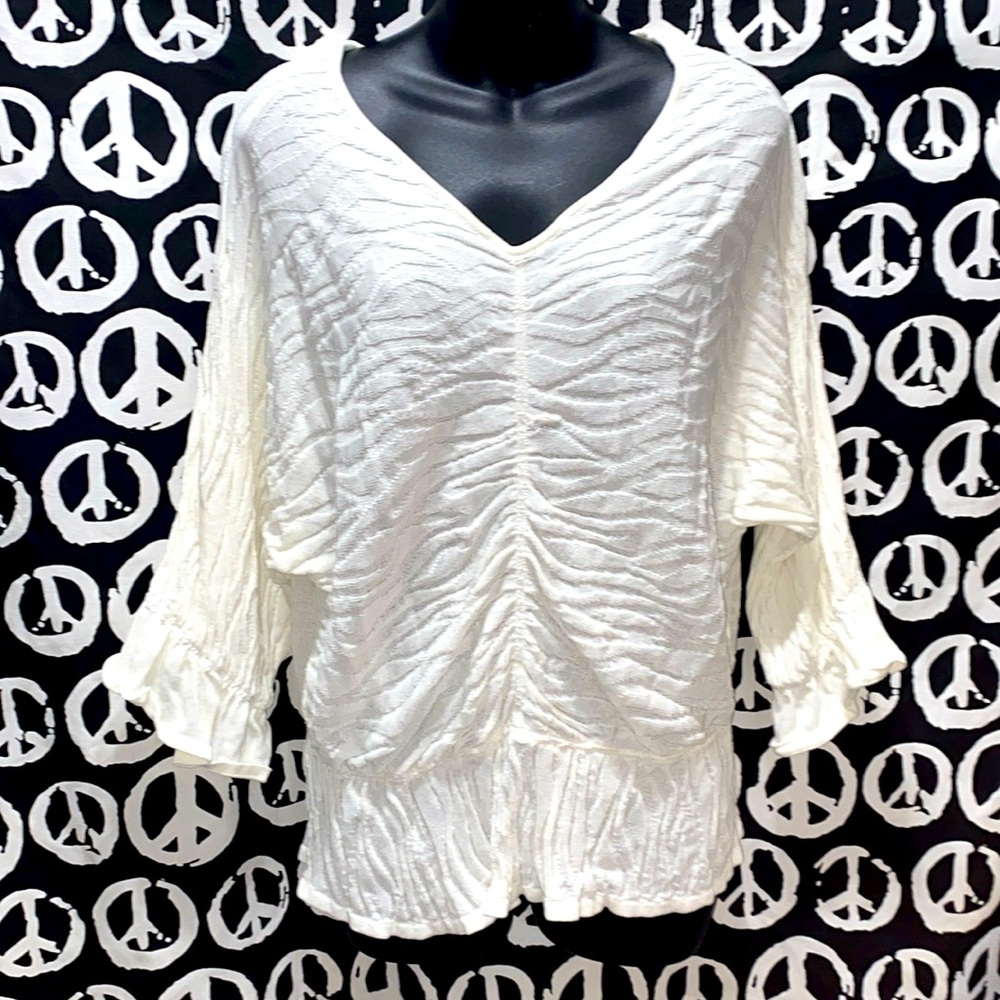 A.Z.I.NEW YORK CREAM 3/4 DOLMAN SLEEVE V-NECK TOP SZ M